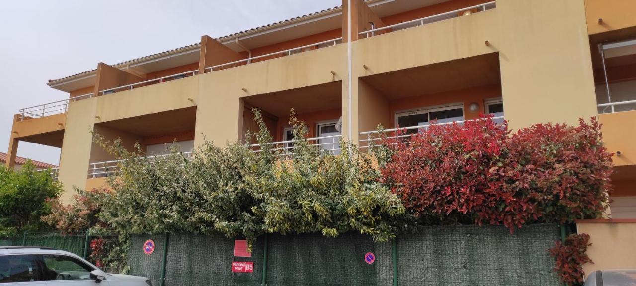 Appartement avec grande terrasse à 15 mn de la mer Saint-Estève Extérieur photo